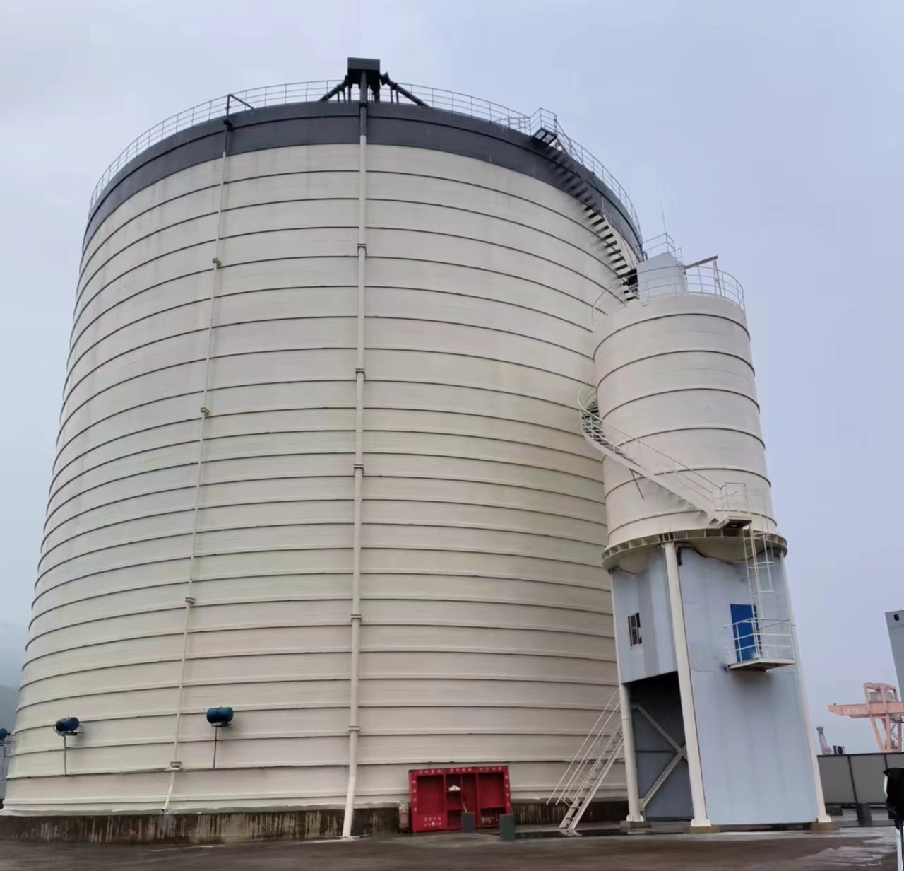 东湖10万吨水泥钢板库